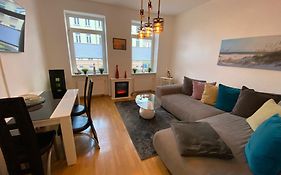 ZUR SCHLEUSE - Haus mit 2 Ferienwohnungen, gesamt bis 9 Personen - Garten